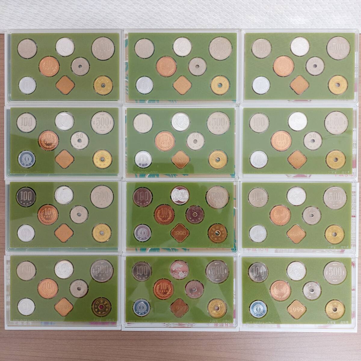 開封品 敬老貨幣セット 1994年×3/1995年×3/1996年×1/1997年×3 開封品 敬老貨幣セット 1994年×3/1995年×3/1996年×1/1997年×3