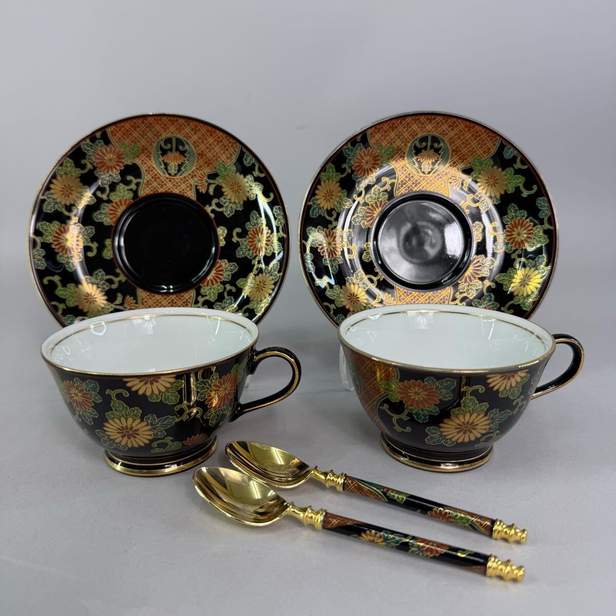 有田焼 染錦 源右衛門窯 青彩菊絵 カップ＆ソーサー 2客 碗皿 2431