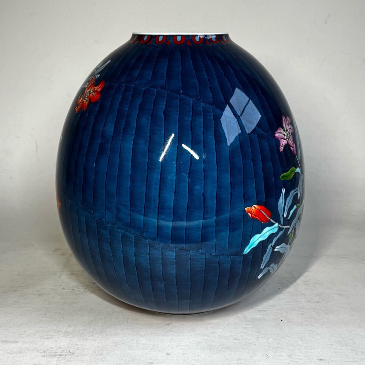 伝統陶芸作家 名工 藤井勝雲作 有田焼 極上の染錦 花文 壷 細密 伝統陶芸作家 名工 藤井勝雲作 有田焼 極上の染錦 花文 壷 細密