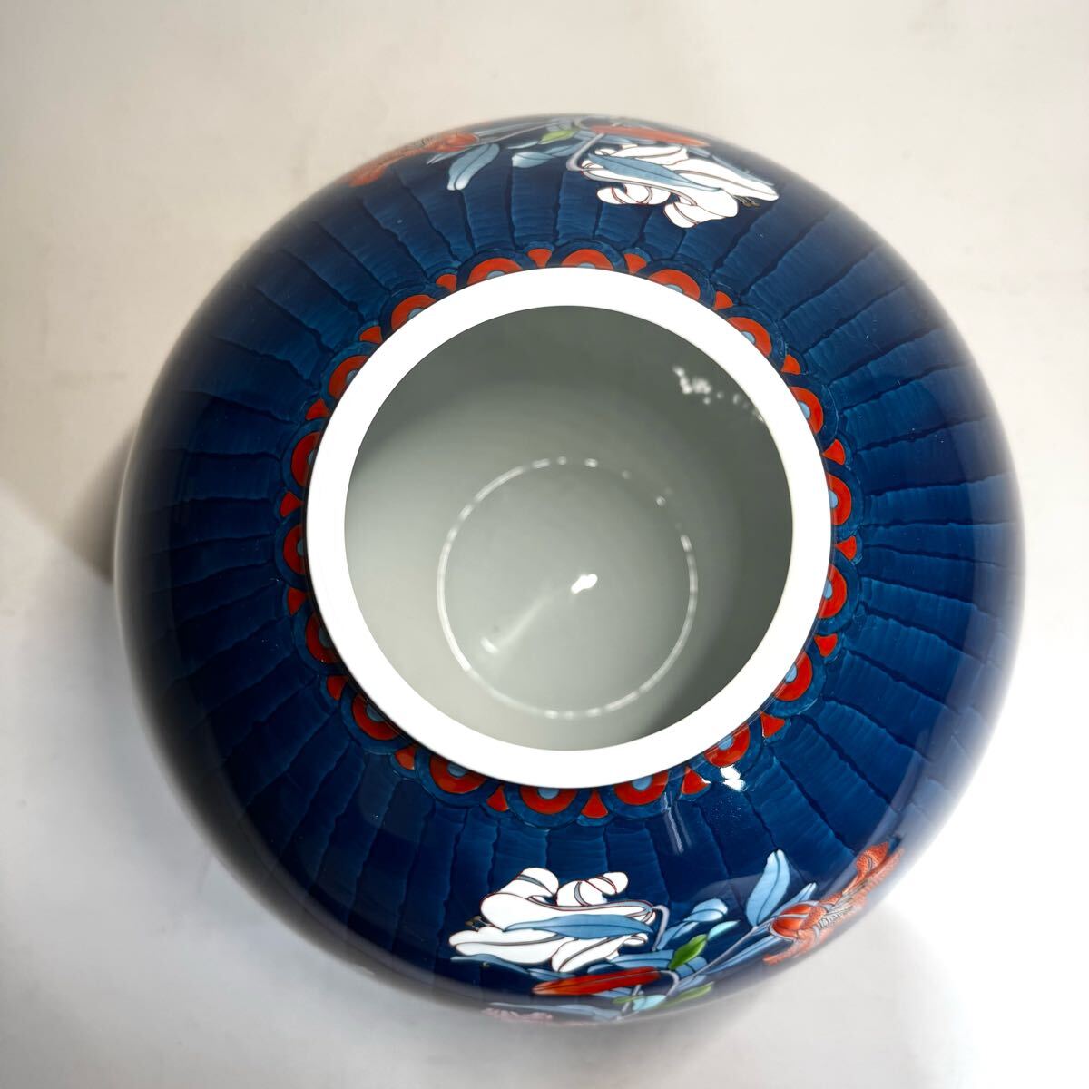 伝統陶芸作家 名工 藤井勝雲作 有田焼 極上の染錦 花文 壷 細密 伝統陶芸作家 名工 藤井勝雲作 有田焼 極上の染錦 花文 壷 細密