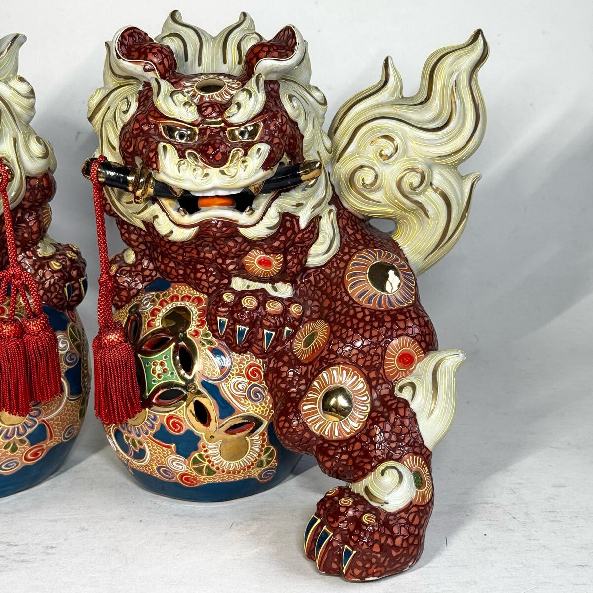 九谷焼 八幡窯 須栄義 色絵金彩玉乗獅子 一対 高27.3cm 縁起物 九谷焼 八幡窯 須栄義 色絵金彩玉乗獅子 一対 高27.3cm 縁起物