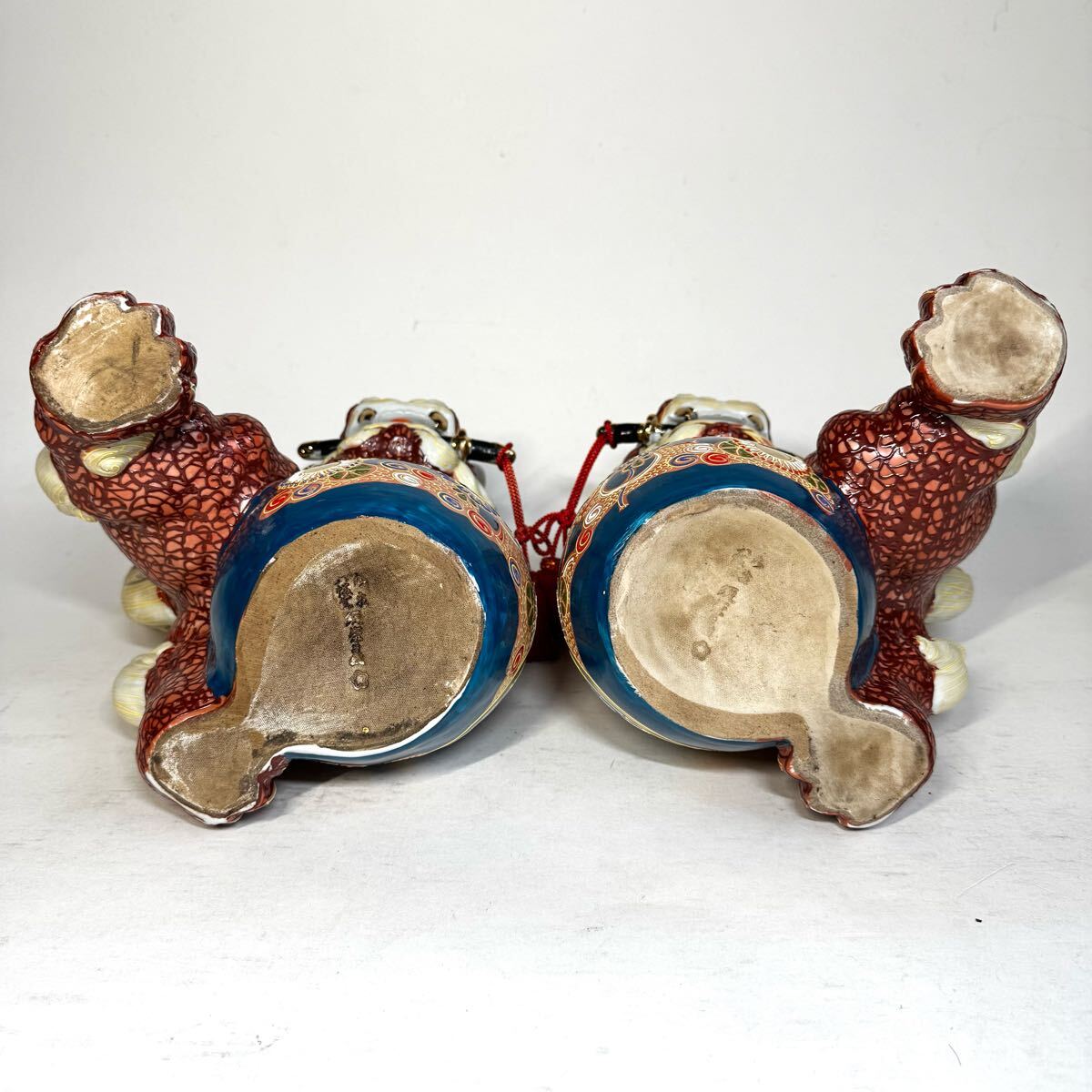 九谷焼 八幡窯 須栄義 色絵金彩玉乗獅子 一対 高27.3cm 縁起物 九谷焼 八幡窯 須栄義 色絵金彩玉乗獅子 一対 高27.3cm 縁起物