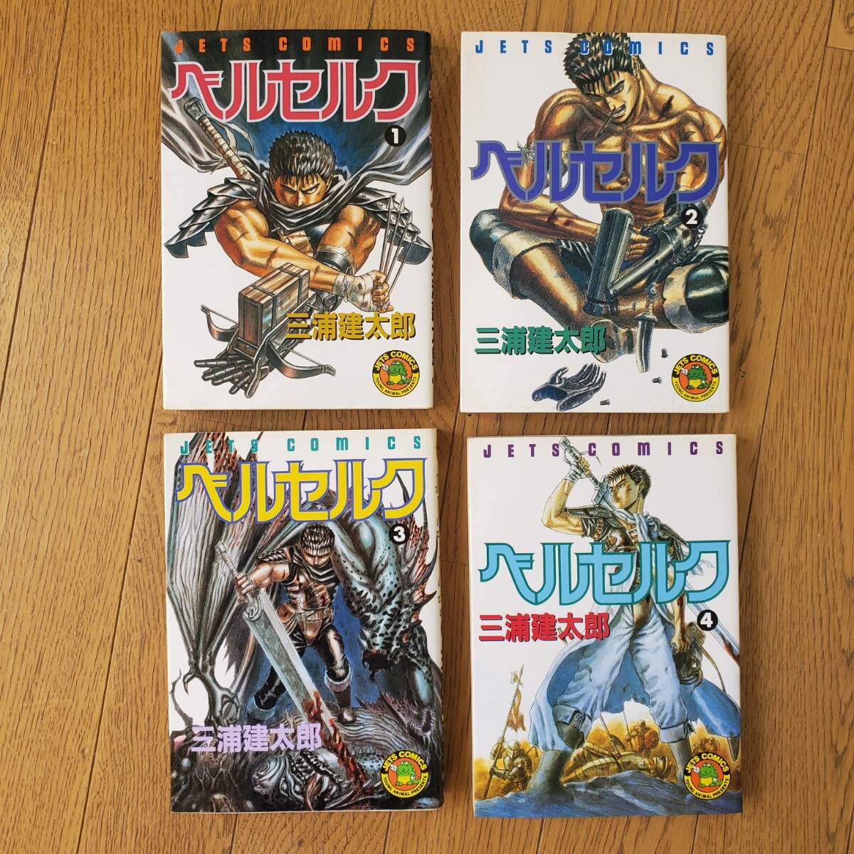 ベルセルク 1〜40巻セット【初版多数】【11巻、17~40巻は初版 ベルセルク 1〜40巻セット【初版多数】【11巻、17~40巻は初版