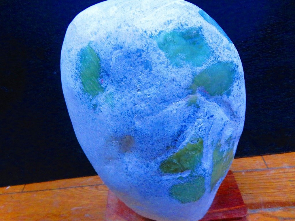 希少 ☆超綺麗見惚れるほど美しい!!!純天然糸魚川翡翠原石 希少 ☆超綺麗見惚れるほど美しい!!!純天然糸魚川翡翠原石