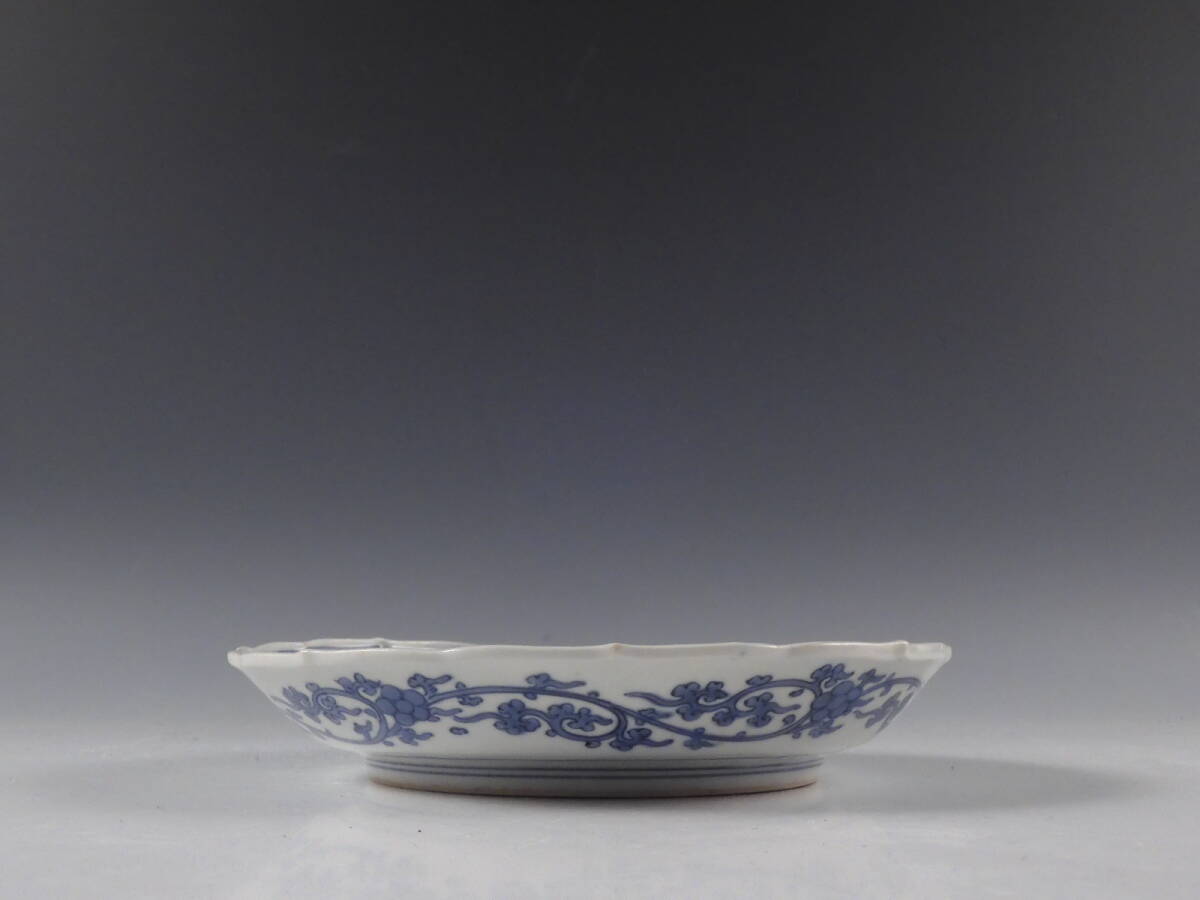 ○栄○古伊万里 色絵 染絵付 獅子 牡丹図 輪花 飾皿 無傷完品 ○栄○古伊万里 色絵 染絵付 獅子 牡丹図 輪花 飾皿 無傷完品