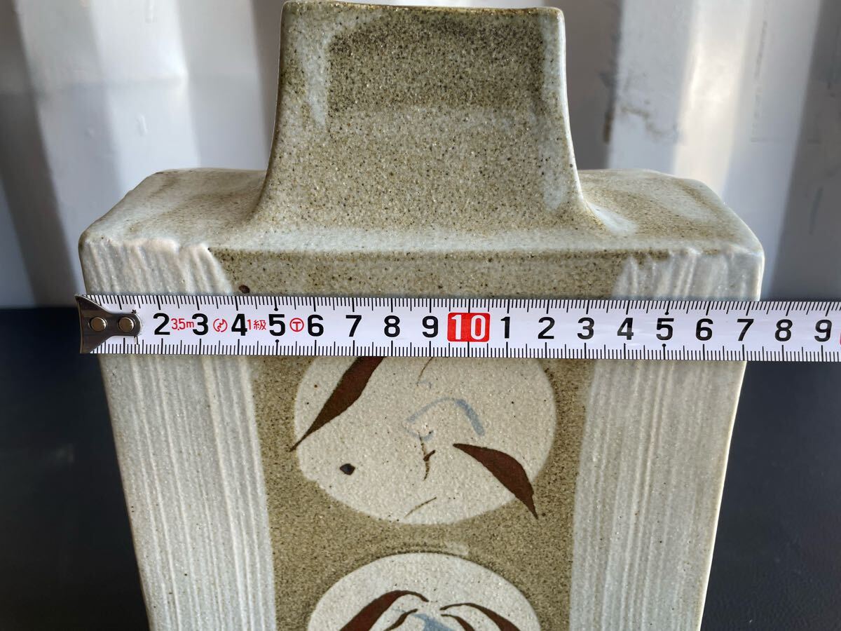 中古品☆明石庄作 鉄絵扁壷 花生 共箱 栞 益子焼 花瓶 花入 花器 中古品☆明石庄作 鉄絵扁壷 花生 共箱 栞 益子焼 花瓶 花入 花器