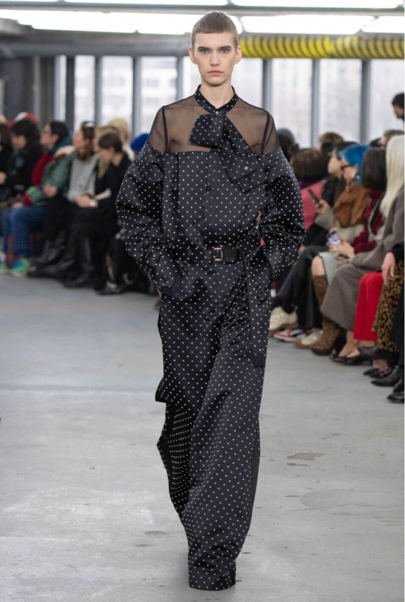 2023年【未使用に近い美品】 sacai サカイ ポルカ ドット 2023年【未使用に近い美品】 sacai サカイ ポルカ ドット