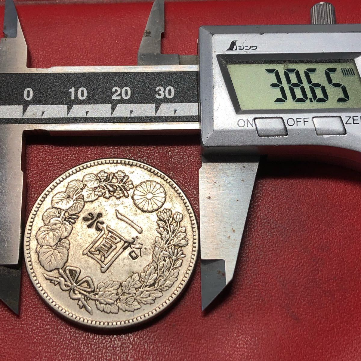 一円銀貨 古銭 竜 菊紋 大日本 刻印あり 一圓 明治7年 貿易銀 旧 一円銀貨 古銭 竜 菊紋 大日本 刻印あり 一圓 明治7年 貿易銀 旧