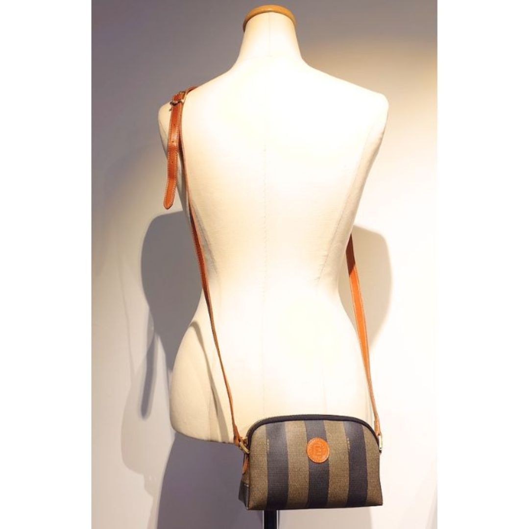 鑑定済】FENDI フェンディ ペカン ショルダーバッグ クロス 鑑定済】FENDI フェンディ ペカン ショルダーバッグ クロス