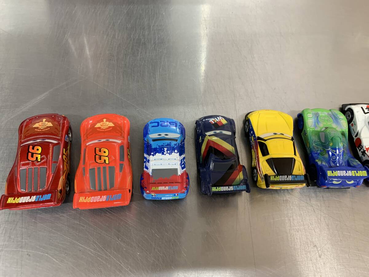 カーズ　トミカ　ワールドグランプリ12台セット（ルイスハミルトン、ミゲルカミーノ、ナイジェルギアスリー等）_画像9