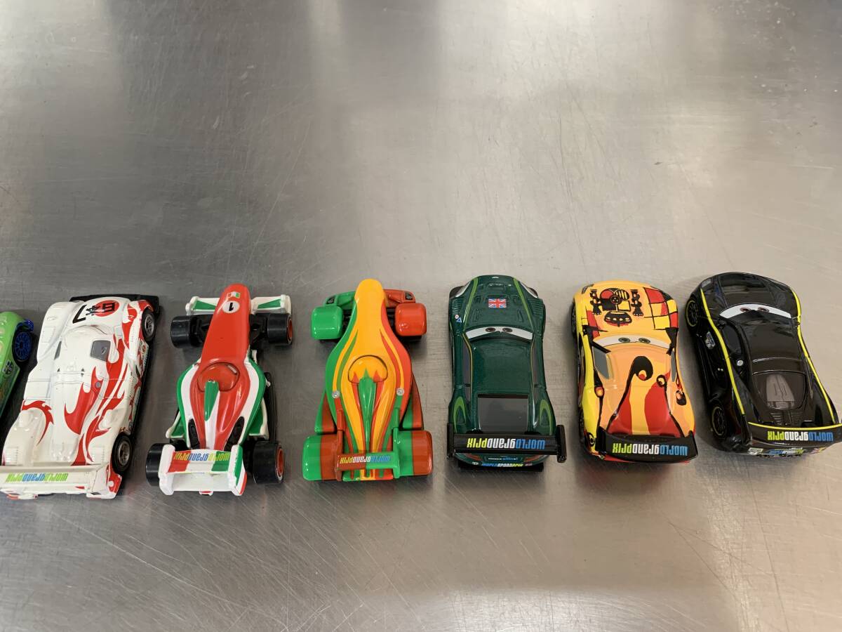 カーズ　トミカ　ワールドグランプリ12台セット（ルイスハミルトン、ミゲルカミーノ、ナイジェルギアスリー等）_画像8