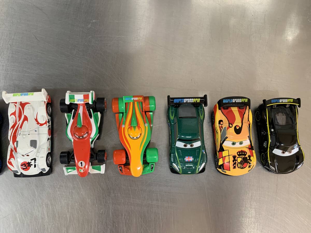 カーズ　トミカ　ワールドグランプリ12台セット（ルイスハミルトン、ミゲルカミーノ、ナイジェルギアスリー等）_画像4