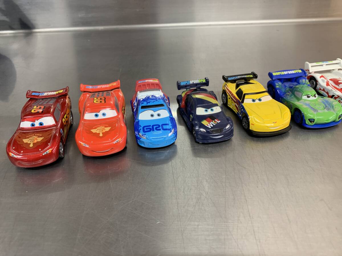 カーズ　トミカ　ワールドグランプリ12台セット（ルイスハミルトン、ミゲルカミーノ、ナイジェルギアスリー等）_画像3