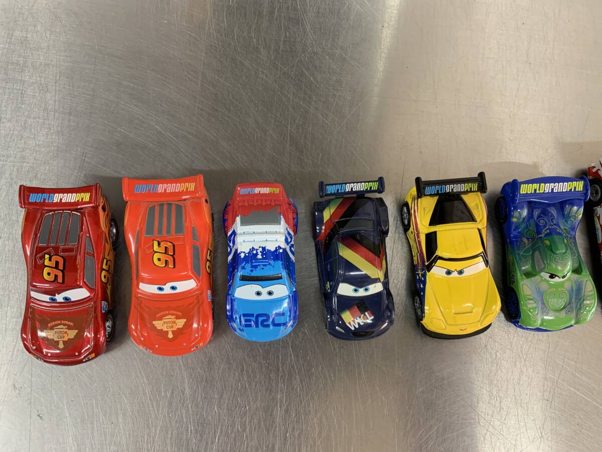 カーズ　トミカ　ワールドグランプリ12台セット（ルイスハミルトン、ミゲルカミーノ、ナイジェルギアスリー等）_画像5