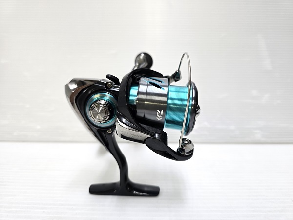 中古未使用品】 ダイワ Daiwa スピニングリール 24 エメラルダス 中古未使用品】 ダイワ Daiwa スピニングリール 24 エメラルダス