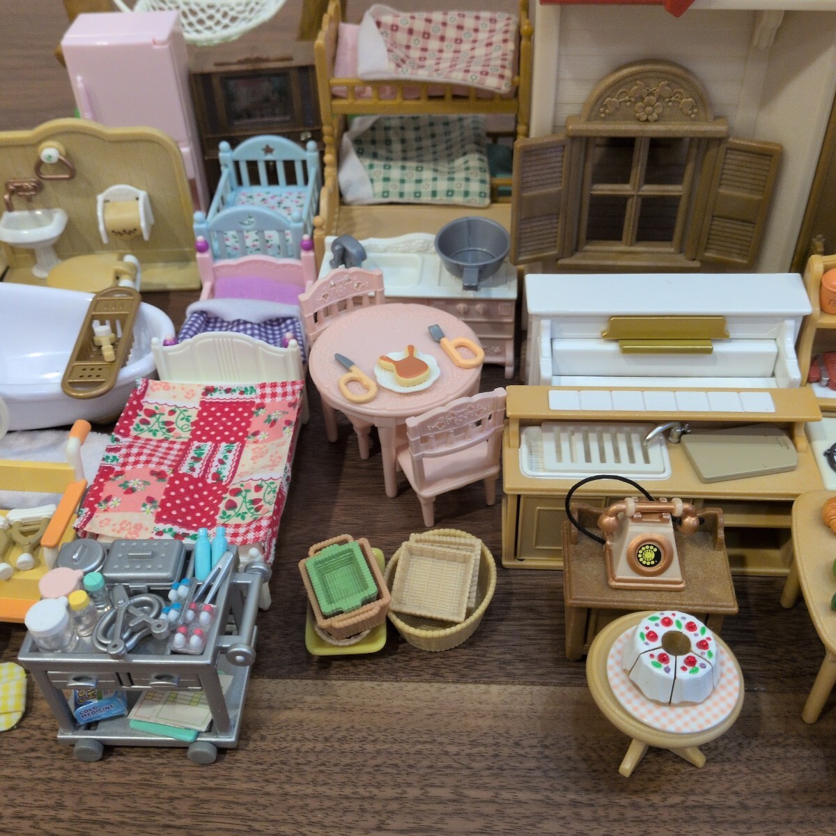 シルバニアファミリー 人形 家具 小物 ドールハウス エポック社 シルバニアファミリー 人形 家具 小物 ドールハウス エポック社
