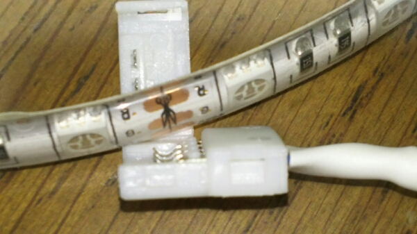 今までにないRGB LEDテープワンタッチカプラー カット半田不要