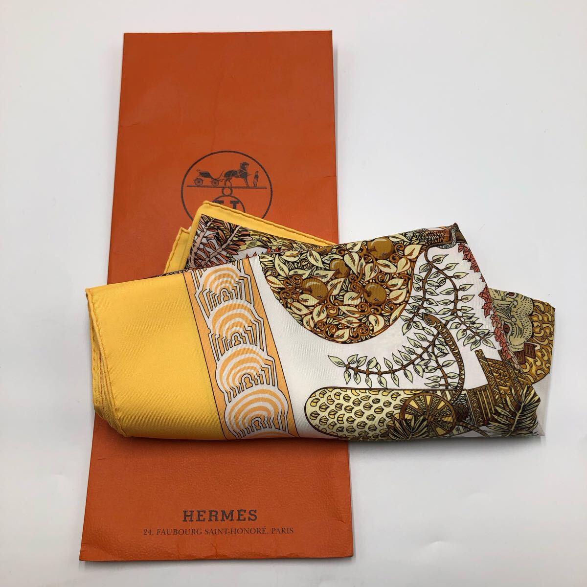 HERMES エルメス スカーフ Les Legendes de L'Arbre 木の伝説 HERMES エルメス スカーフ Les Legendes de L'Arbre 木の伝説