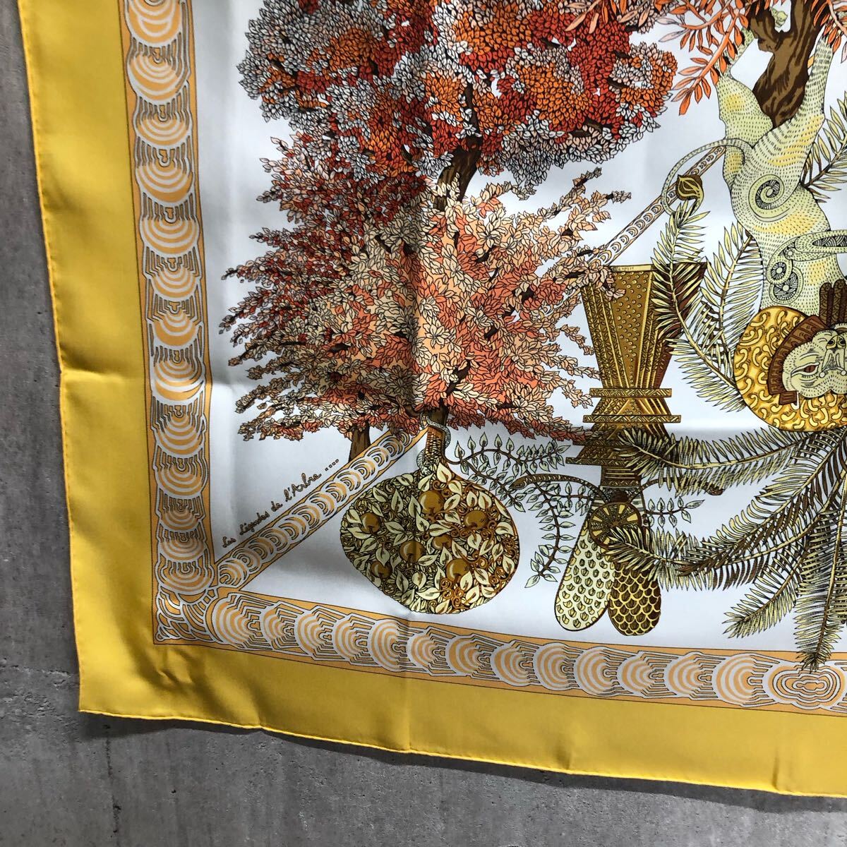 HERMES エルメス スカーフ Les Legendes de L'Arbre 木の伝説 HERMES エルメス スカーフ Les Legendes de L'Arbre 木の伝説