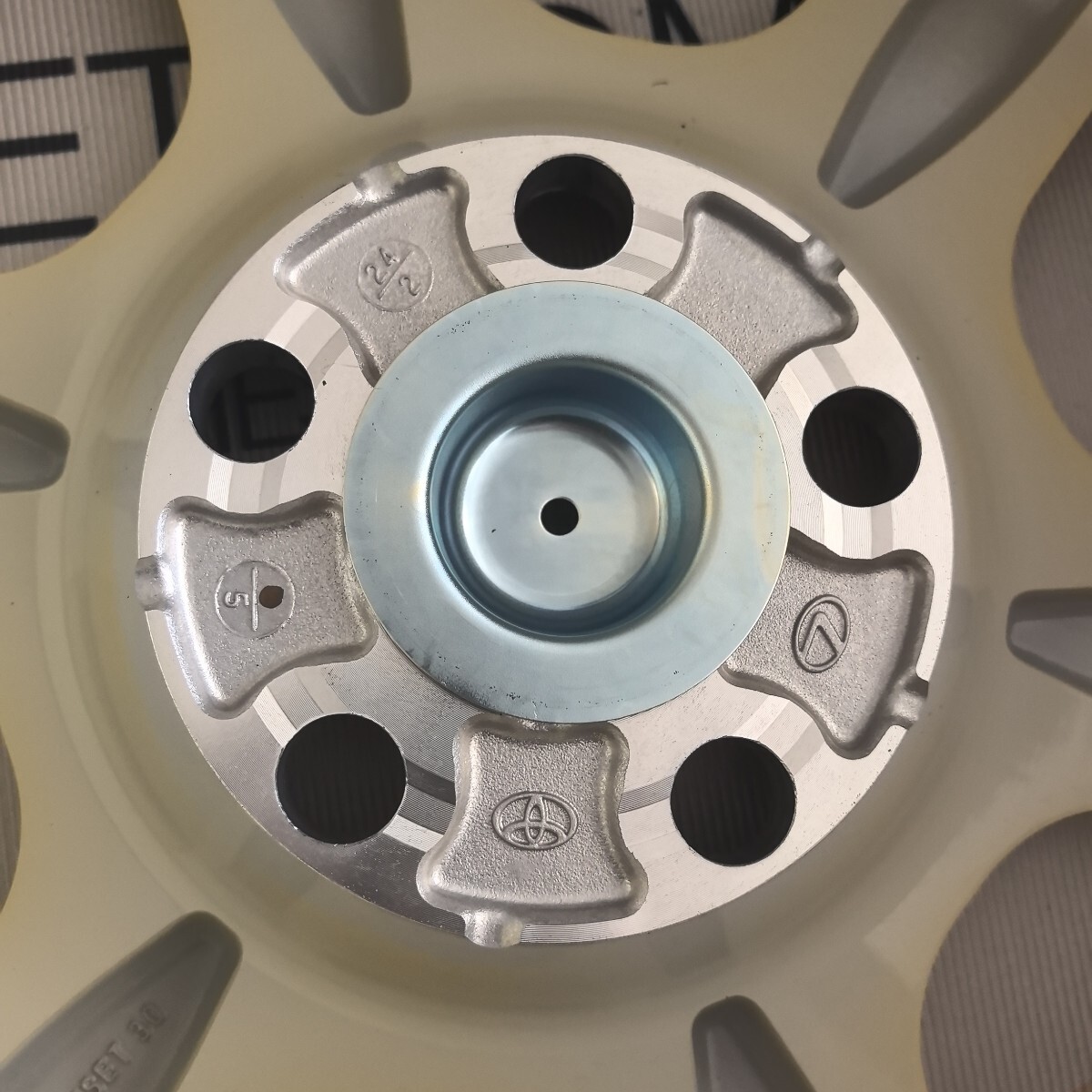 トヨタ純正 17inch T165/80D17 5穴 アルファード スペア トヨタ純正 17inch T165/80D17 5穴 アルファード スペア