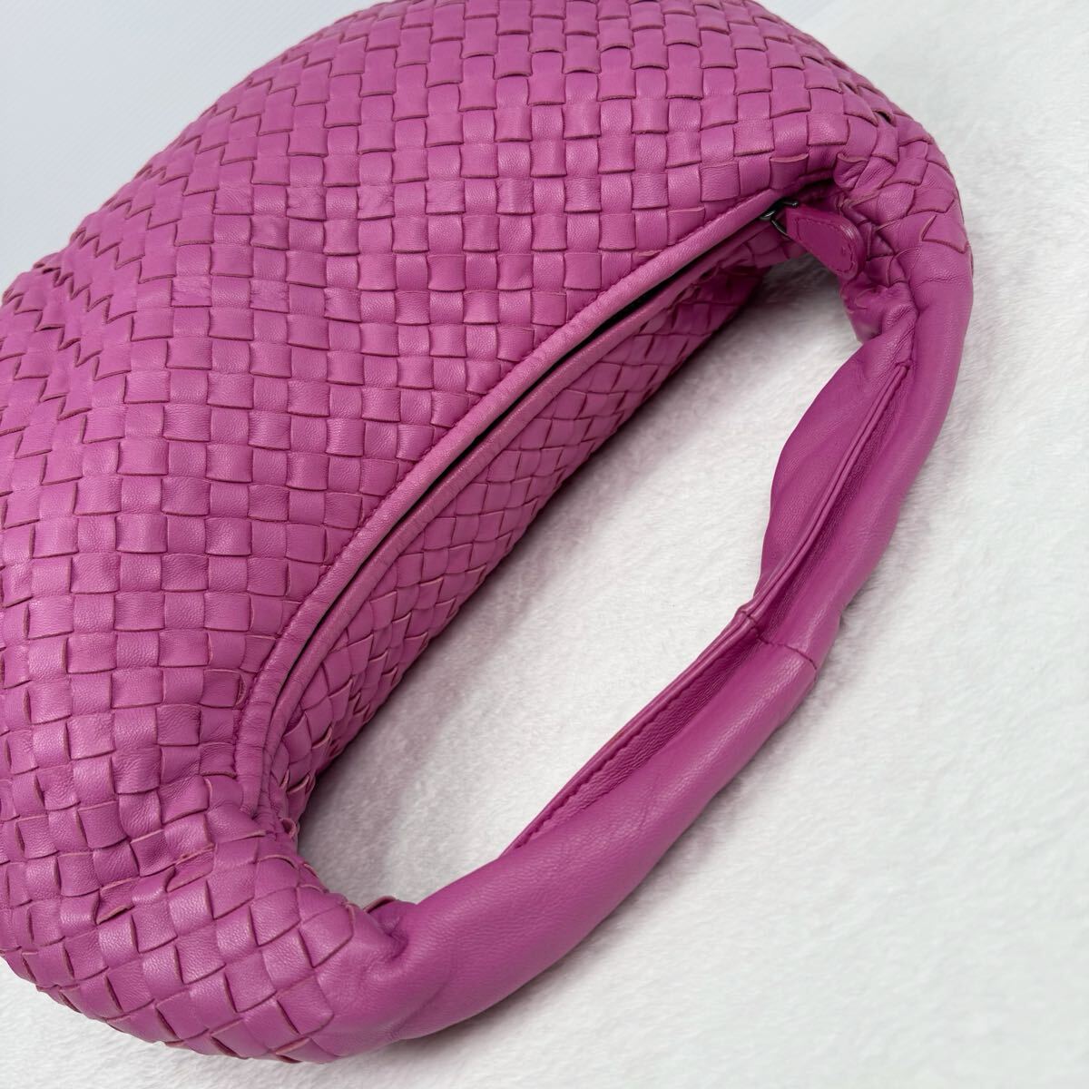 BOTTEGA VENETA ボッテガヴェネタ ホーボー ミディアム イントレ BOTTEGA VENETA ボッテガヴェネタ ホーボー ミディアム イントレ