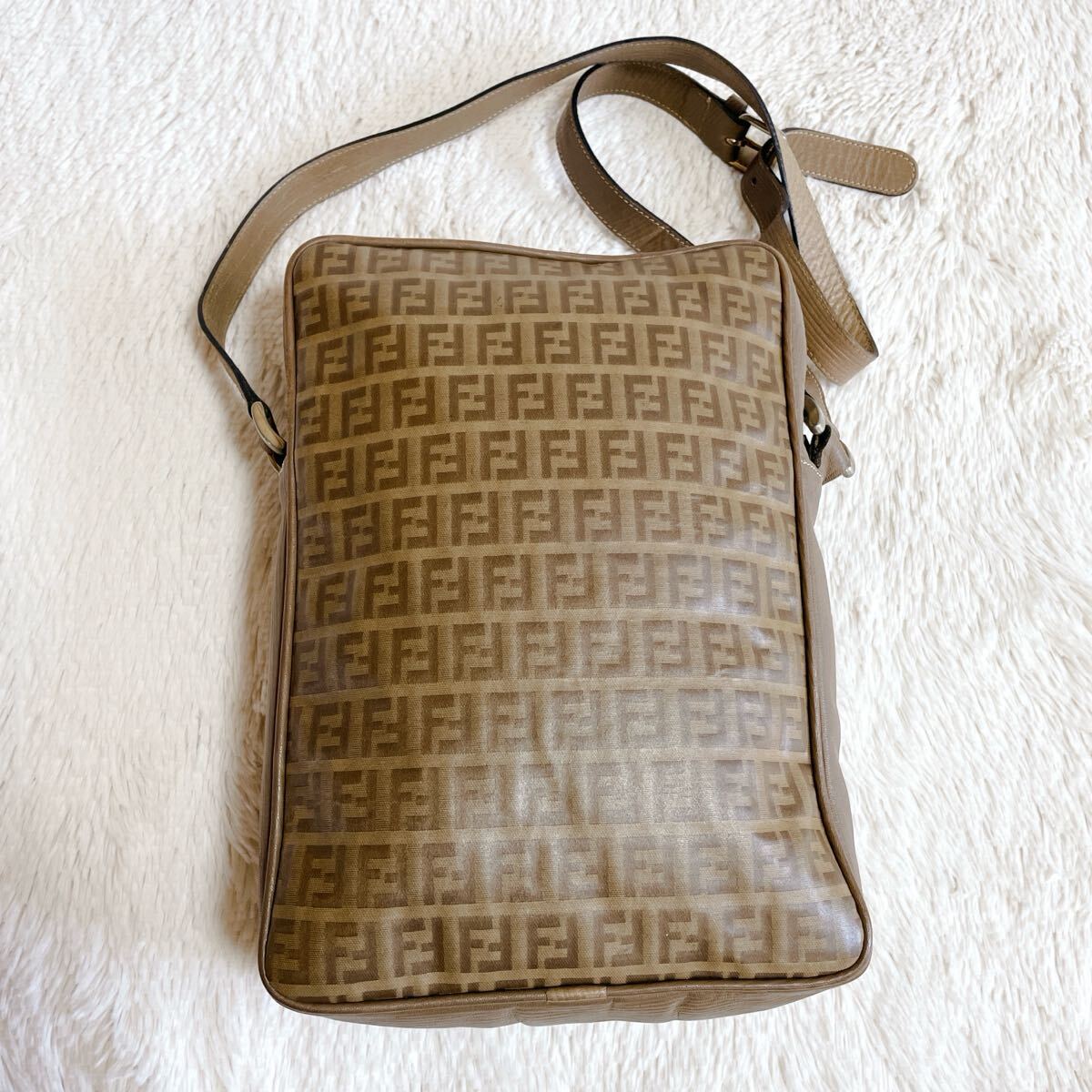 フェンディ FENDI ズッカ柄 ボックス ショルダーバッグ PVC レザー
