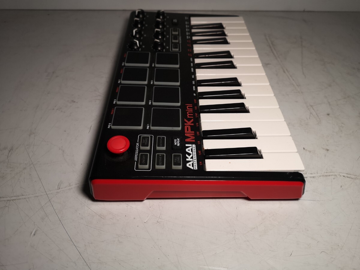 AKAI MPK mini MIDI клавиатура б/у товар 