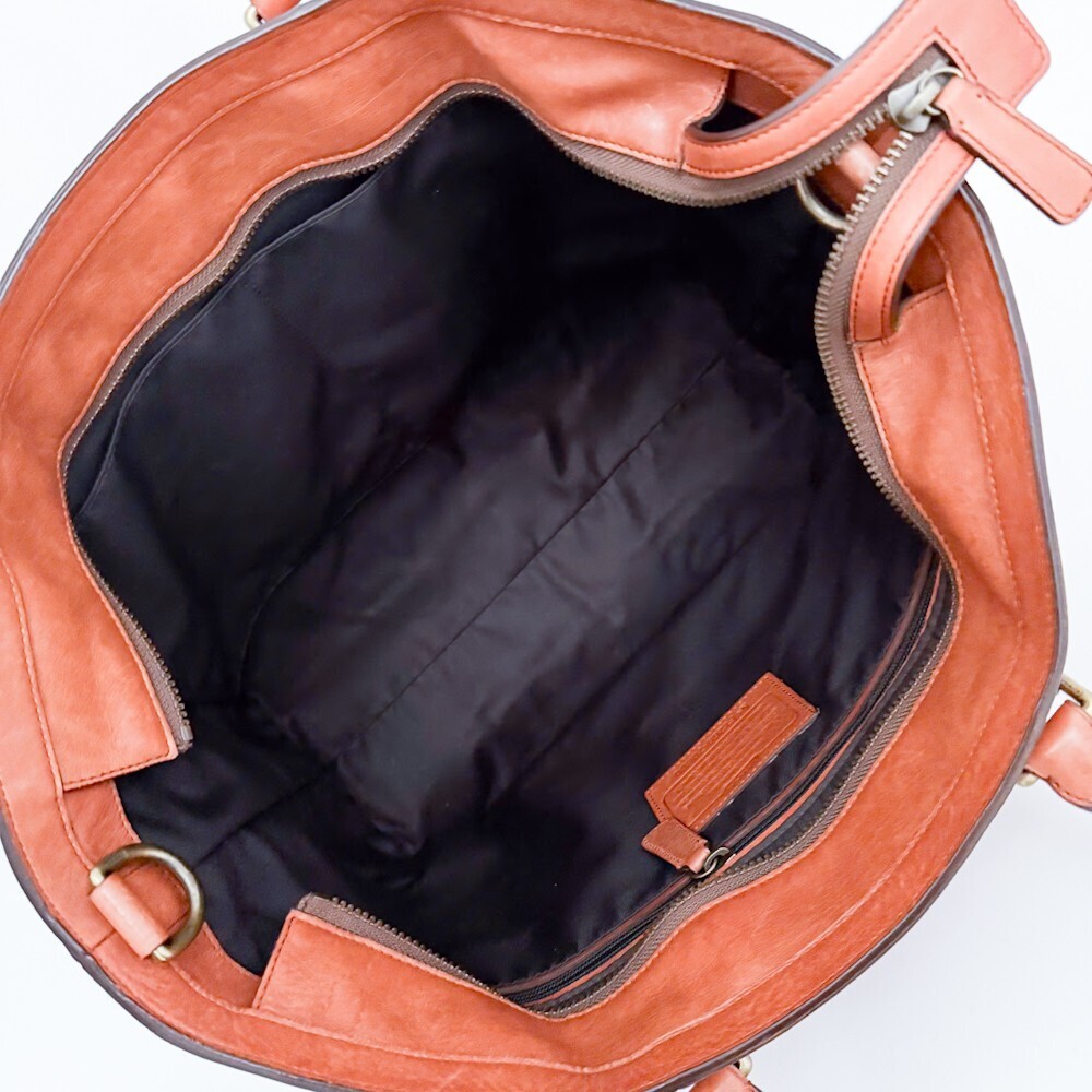 1円□超美品□入手困難色□COACH コーチ型押しロゴ チャーム