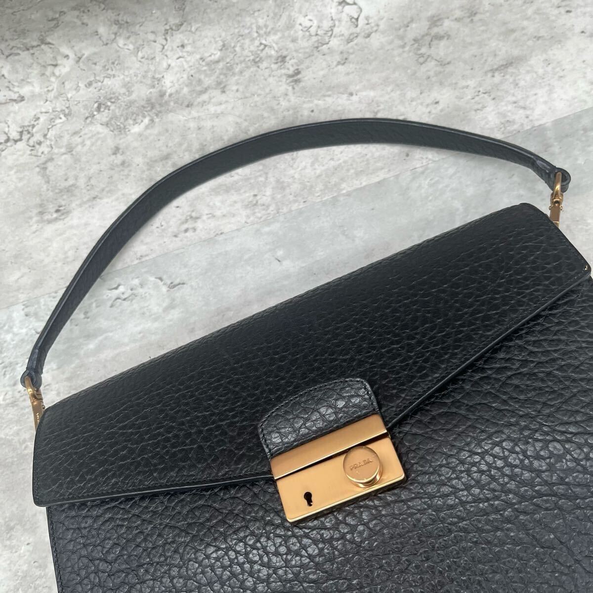 1円〜【極美品】プラダ PRADA ショルダーバッグ ワンショルダー 1円〜【極美品】プラダ PRADA ショルダーバッグ ワンショルダー