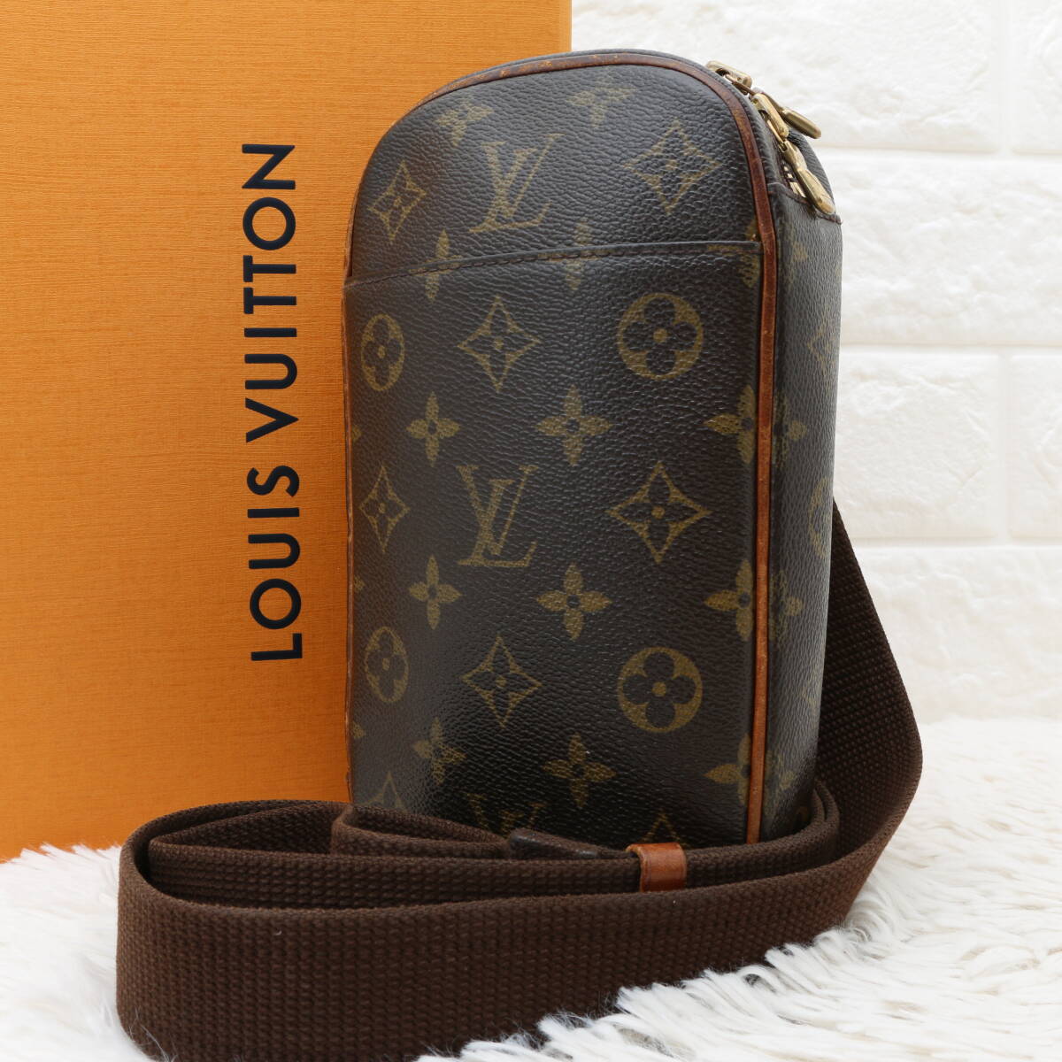 Louis Vuitton ルイヴィトン モノグラム ポシェット ガンジュ Louis Vuitton ルイヴィトン モノグラム ポシェット ガンジュ