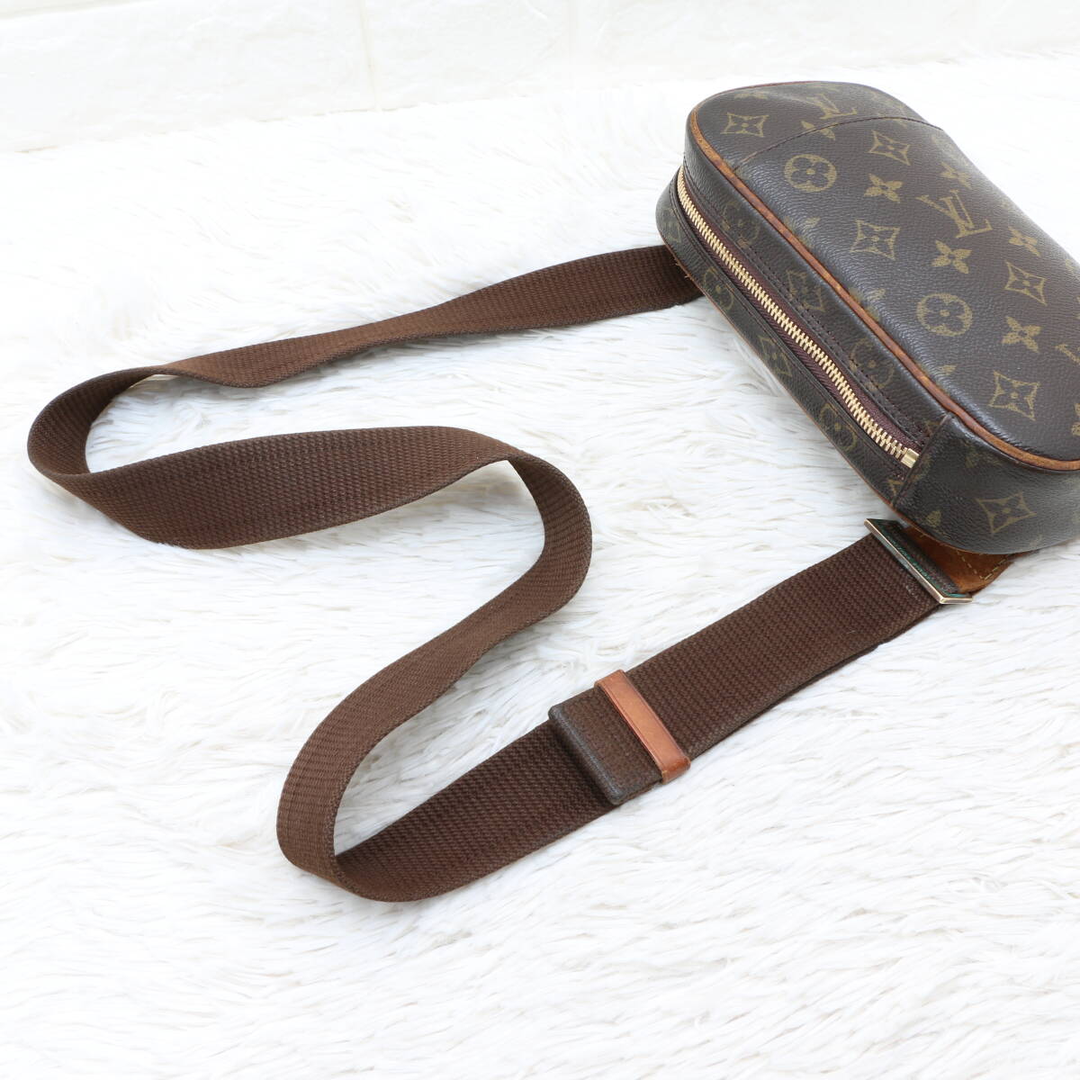 Louis Vuitton ルイヴィトン モノグラム ポシェット ガンジュ Louis Vuitton ルイヴィトン モノグラム ポシェット ガンジュ