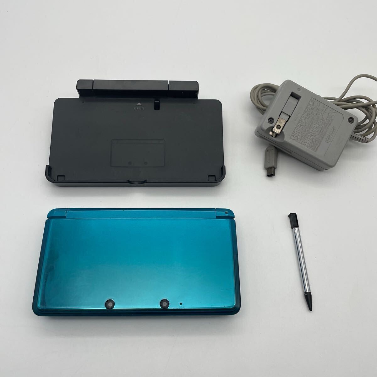 美品 Nintendo 3DS 動作確認済 充電器 充電スタンド タッチペン 美品 Nintendo 3DS 動作確認済 充電器 充電スタンド タッチペン