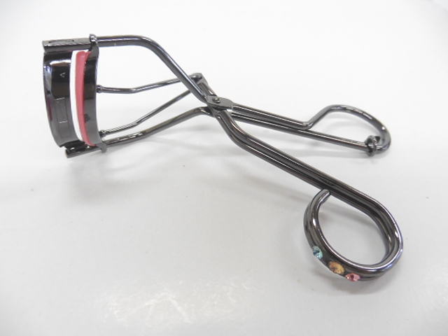 【KCM】ama-309‐T290★新品未使用★SUGAR three highest eyelash　スリーハイエスト　アイラッシュカーラー　ビューラー　メイク道具　