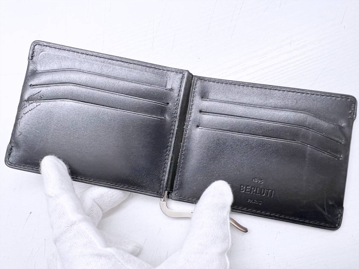 美品 Berluti ベルルッティ アッサオ スクリットレザー ビル 美品 Berluti ベルルッティ アッサオ スクリットレザー ビル