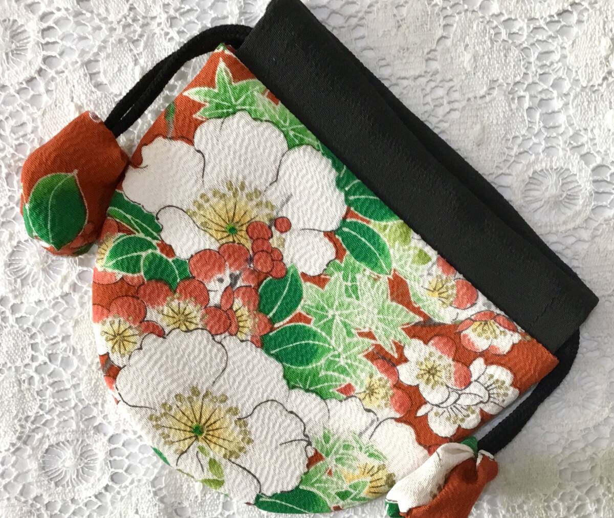 古布742小丸袋( 縮緬　梅ツバキ) 絹・時代着物地_画像3