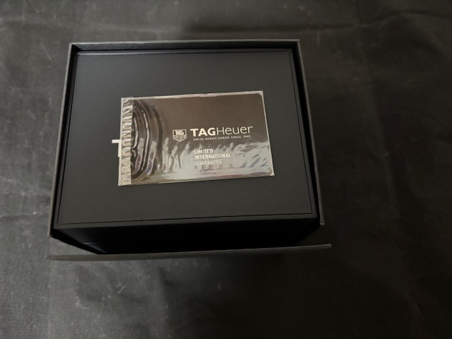 TAG Heuer タグホイヤー ブラックラバー 腕時計 未使用 CAU111E TAG Heuer タグホイヤー ブラックラバー 腕時計 未使用 CAU111E