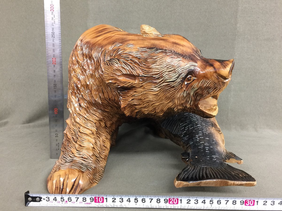 ☆32―025☆置物 木彫りの熊 足裏に五 高さ約27cm 重量約8Kg ☆32―025☆置物 木彫りの熊 足裏に五 高さ約27cm 重量約8Kg