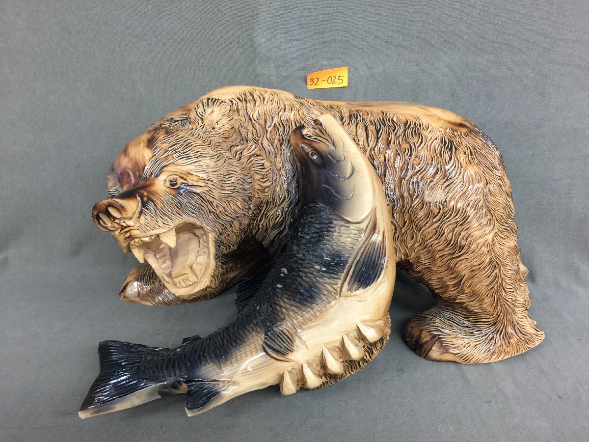 ☆32―025☆置物 木彫りの熊 足裏に五 高さ約27cm 重量約8Kg ☆32―025☆置物 木彫りの熊 足裏に五 高さ約27cm 重量約8Kg