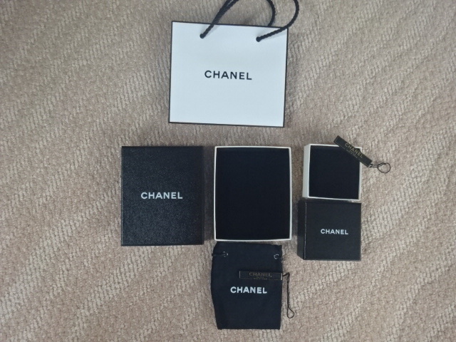 シャネル CHANEL 空箱 ボックス 紙袋 ショップ袋 紐 リボン ヒモ シャネル CHANEL 空箱 ボックス 紙袋 ショップ袋 紐 リボン ヒモ