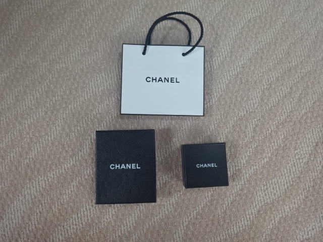 シャネル CHANEL 空箱 ボックス 紙袋 ショップ袋 紐 リボン ヒモ シャネル CHANEL 空箱 ボックス 紙袋 ショップ袋 紐 リボン ヒモ