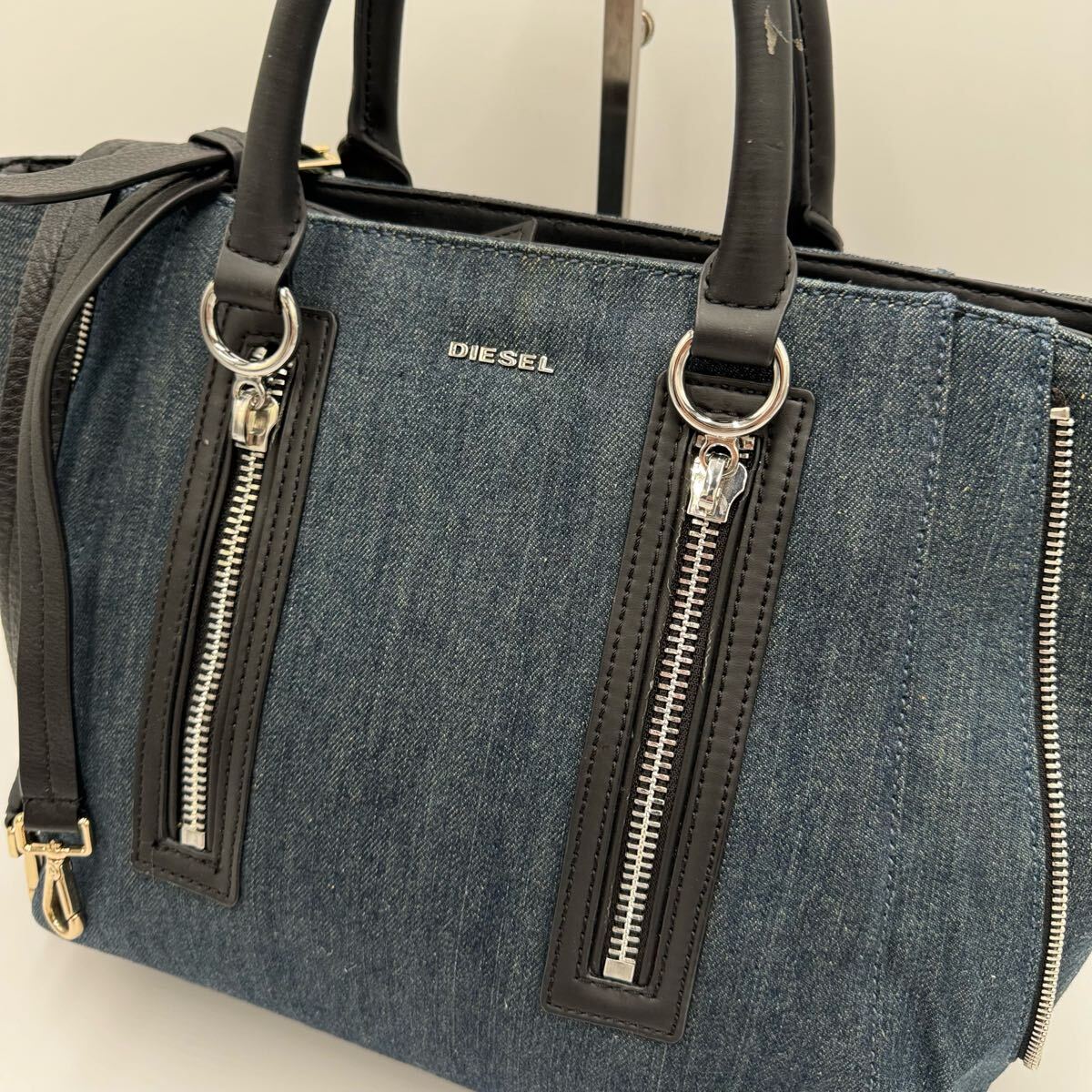 A☆人気モデル!!'都会のカジュアルバッグ' DIESEL ディーゼル A☆人気モデル!!'都会のカジュアルバッグ' DIESEL ディーゼル