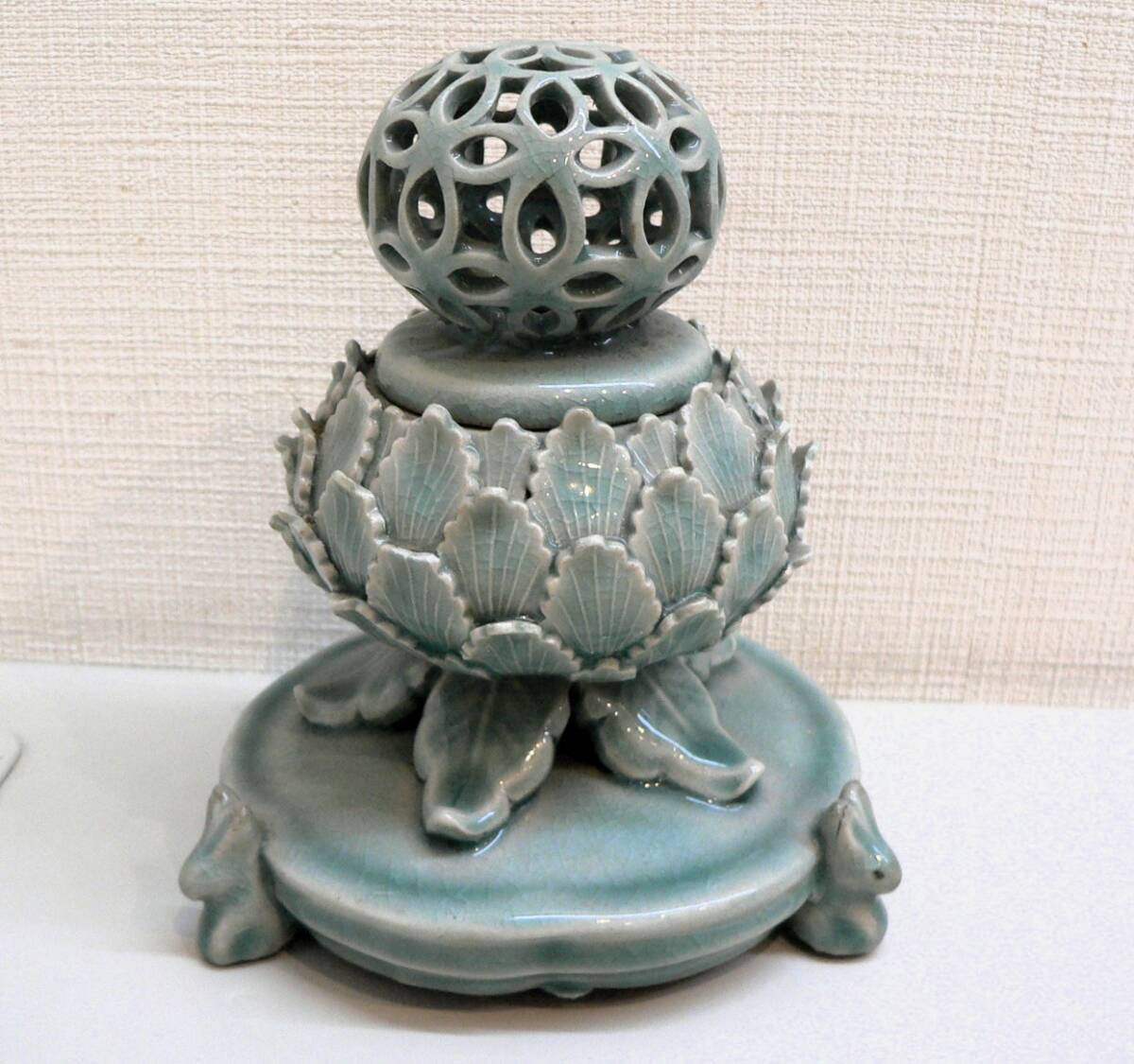 ○37488 青磁 香炉 蓮華兎三脚 海青作(青磁)|売買された ○37488 青磁 香炉 蓮華兎三脚 海青作(青磁)|売買された