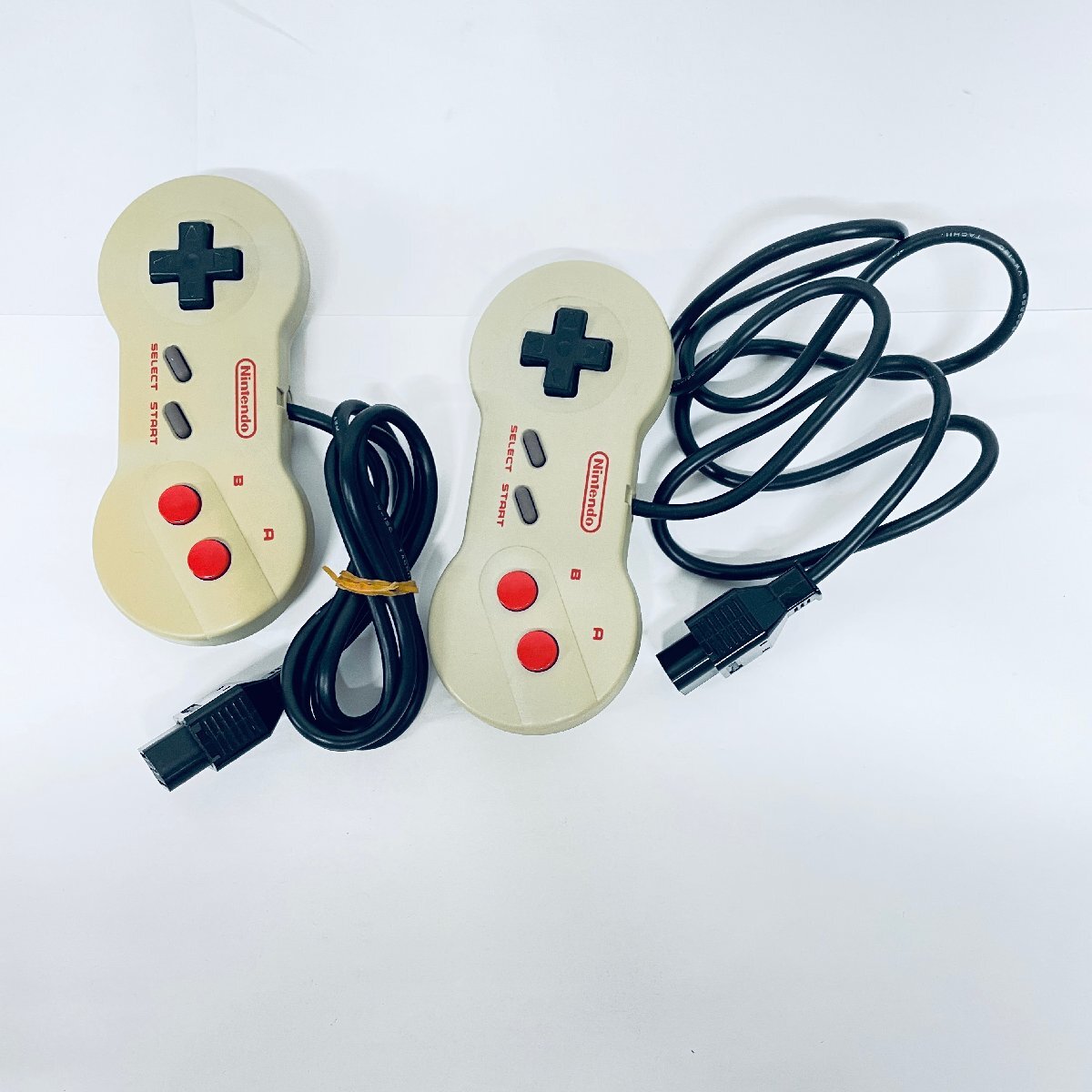 1円出品 ニューファミコン コントローラー付き 箱付 動作確認済 1円出品 ニューファミコン コントローラー付き 箱付 動作確認済
