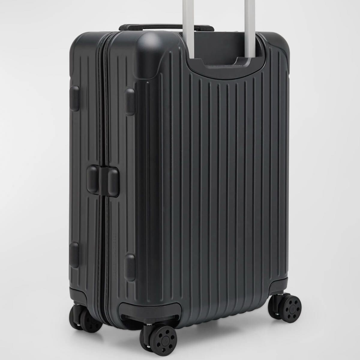 RIMOWA リモワ Essential Cabin マットブラック 36L 機内 RIMOWA リモワ Essential Cabin マットブラック 36L 機内