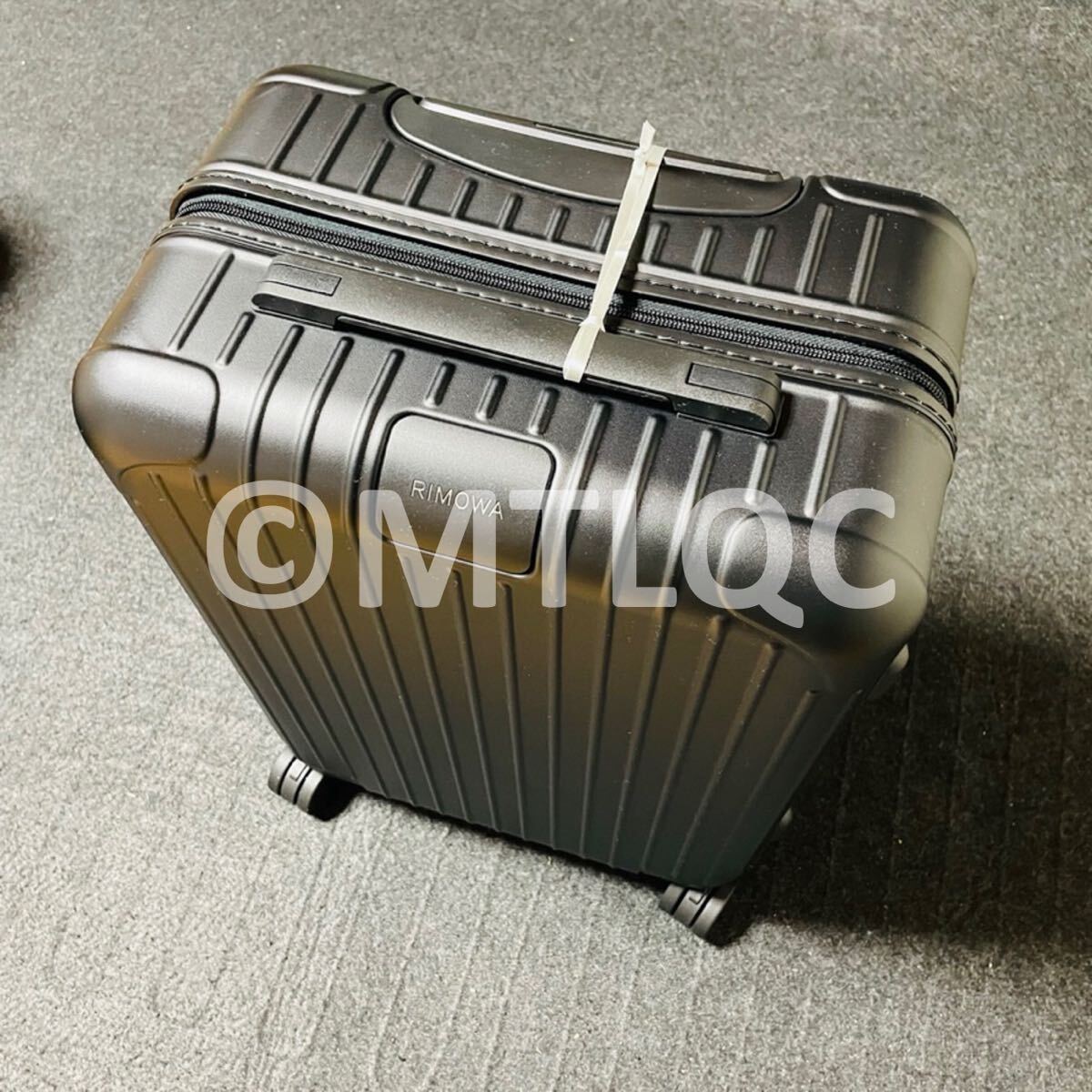 RIMOWA リモワ Essential Cabin マットブラック 36L 機内 RIMOWA リモワ Essential Cabin マットブラック 36L 機内