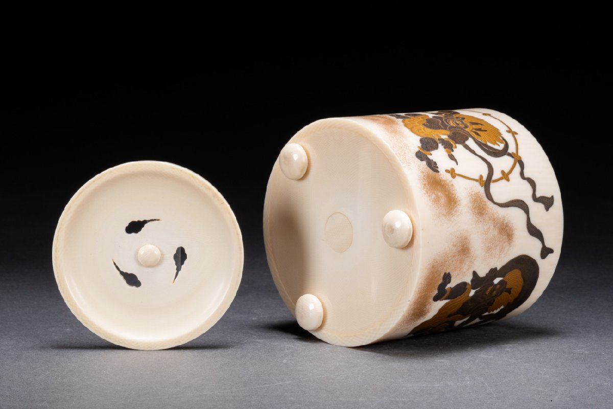 善古堂】特殊白材 名匠「雅生」作 象嵌金蒔絵風神雷神香爐 置物 善古堂】特殊白材 名匠「雅生」作 象嵌金蒔絵風神雷神香爐 置物