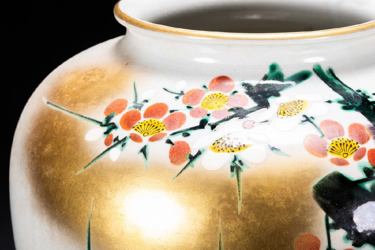 善古堂】九谷焼「美泉」在銘 色絵金彩梅花図花瓶 花入 花生 共箱 善古堂】九谷焼「美泉」在銘 色絵金彩梅花図花瓶 花入 花生 共箱