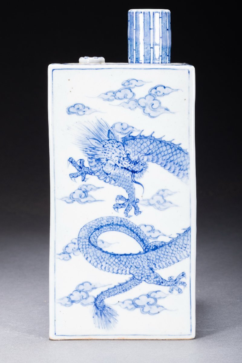 善古堂】江戸~明治時代 古伊万里・有田焼 染付 雲龍花卉図角 善古堂】江戸~明治時代 古伊万里・有田焼 染付 雲龍花卉図角