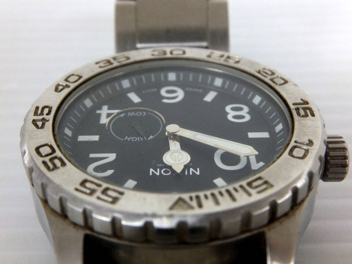 D164 NIXON ニクソン THE42-20 200M MINIMIZE クォーツ 黒文字盤 D164 NIXON ニクソン THE42-20 200M MINIMIZE クォーツ 黒文字盤