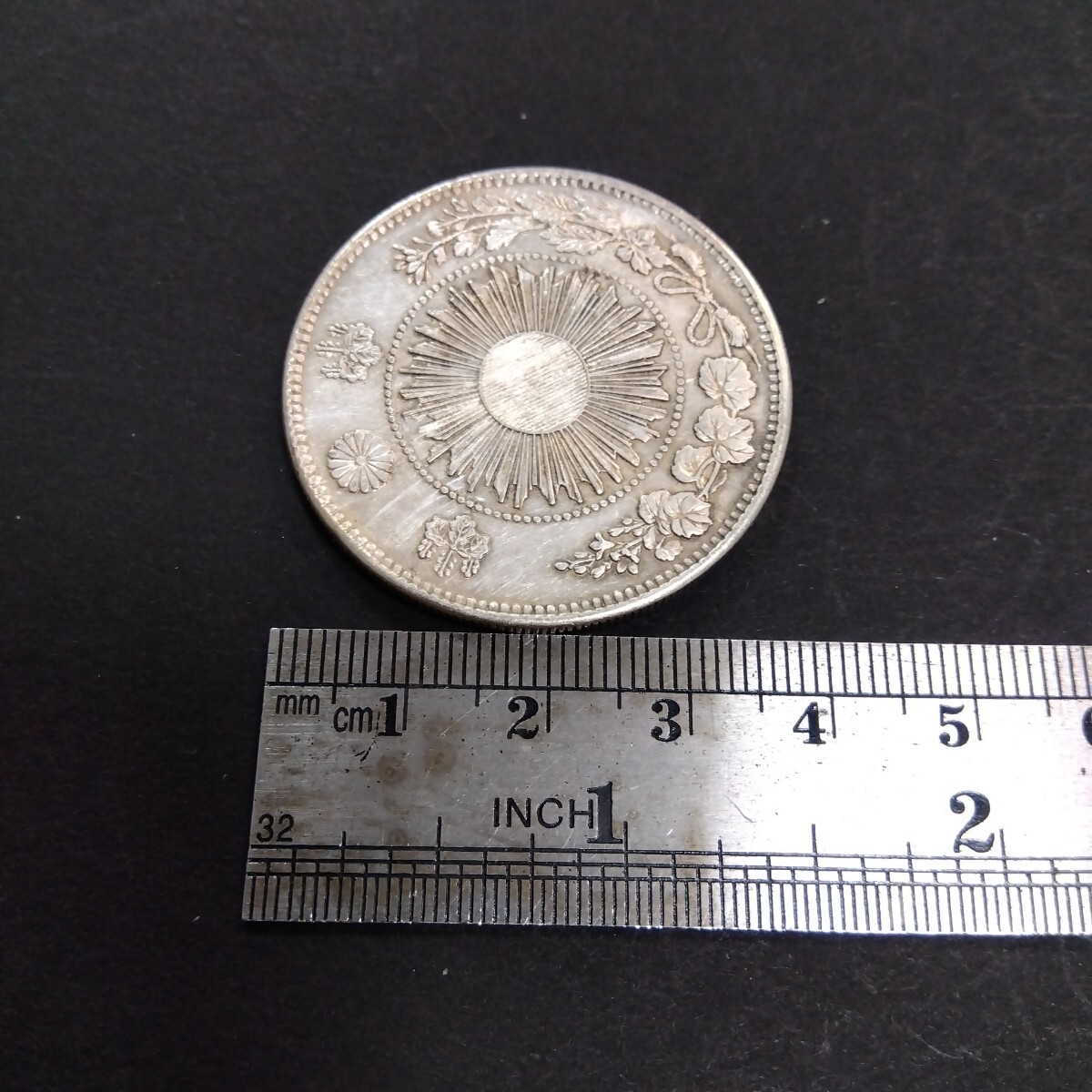 銀貨保証 お宝品 旧一円銀貨 明治3年 銀含有量90% 大日本 硬貨 銀貨保証 お宝品 旧一円銀貨 明治3年 銀含有量90% 大日本 硬貨